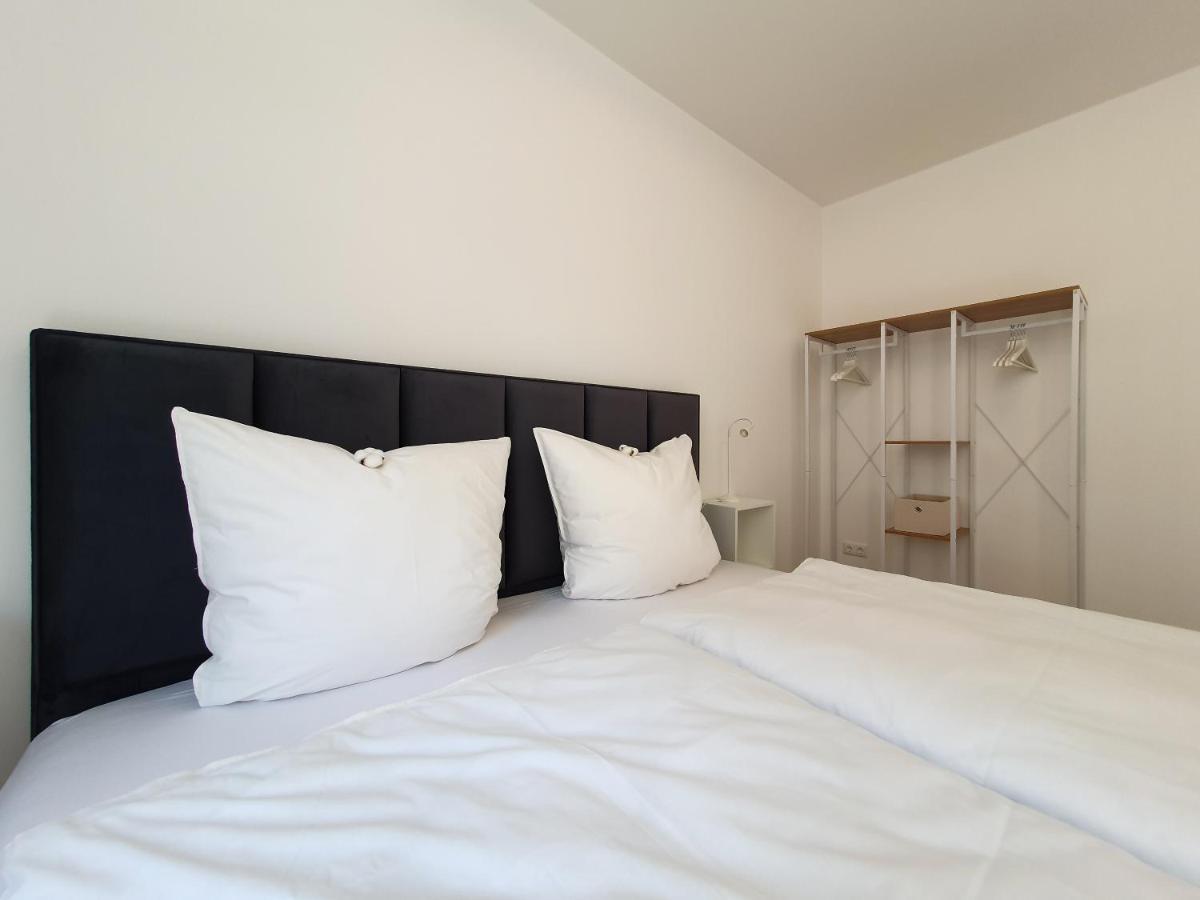 Ferienwohnungen Am Theater: Modern Central Apartments with Kitchen and Netflix Cottbus Exterior photo