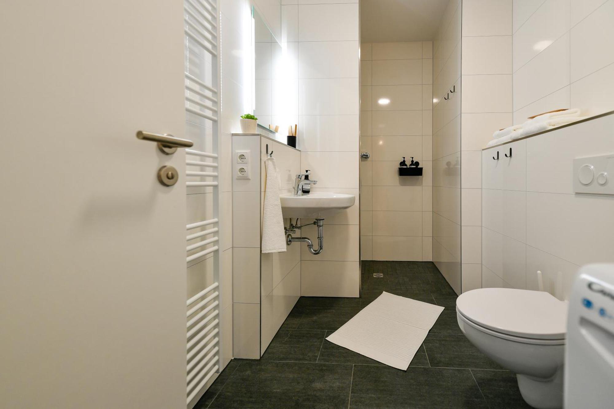 Ferienwohnungen Am Theater: Modern Central Apartments with Kitchen and Netflix Cottbus Room photo